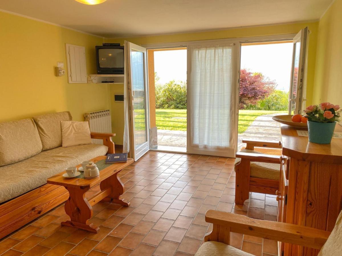 Bellavista A Garten Appartement Mit Pool Colico Exterior foto